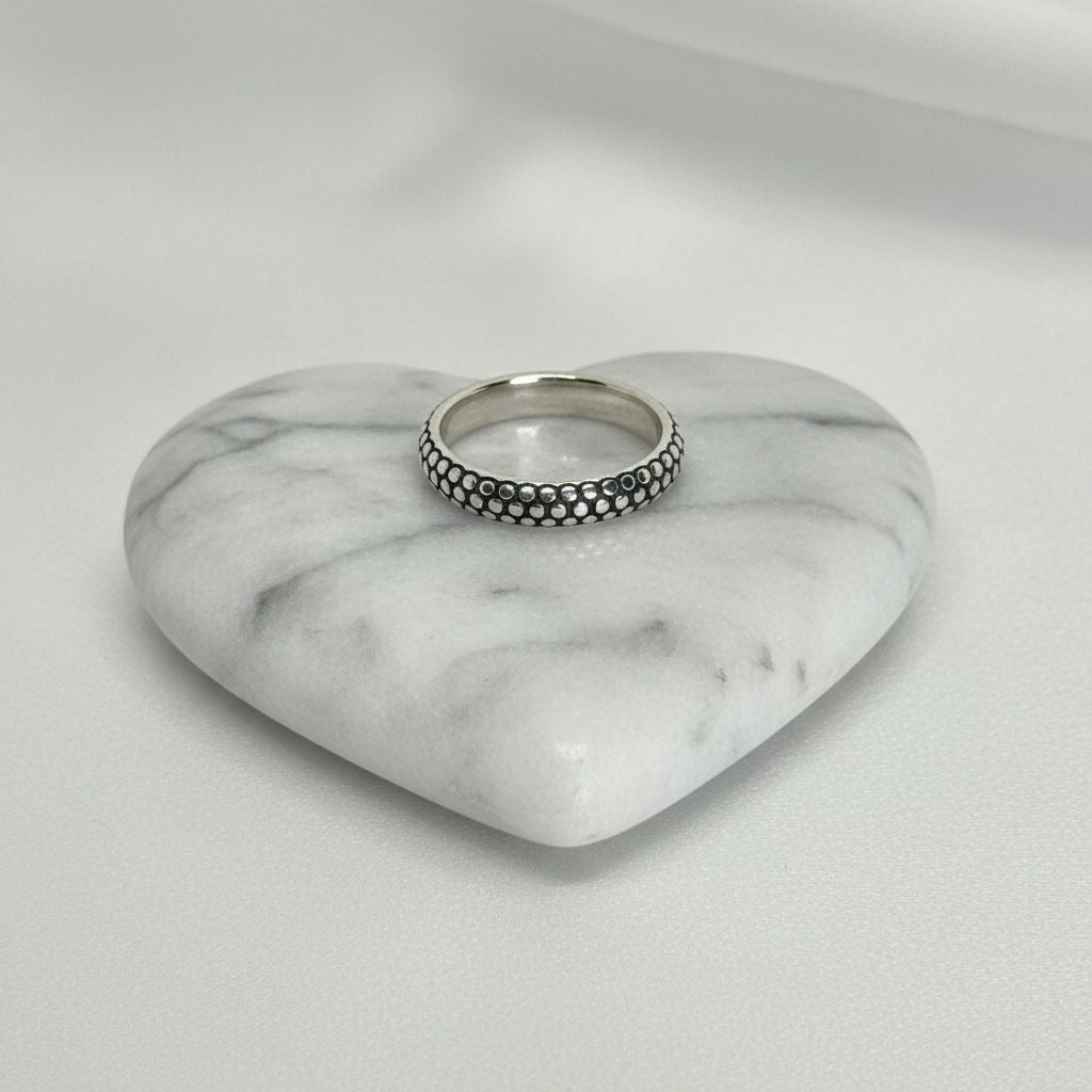 Anillo Banda con textura Talla 8.5