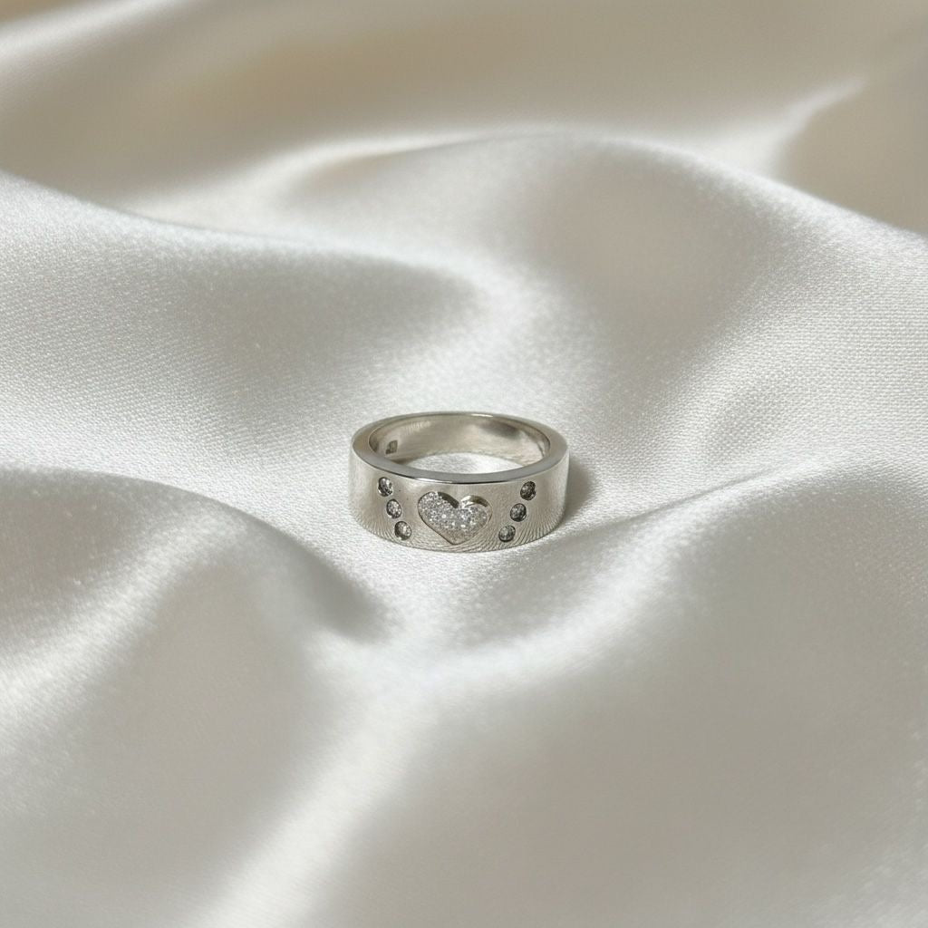 Anillo Banda Ancha Corazón Pavé Zirconias Dispersas Talla 7
