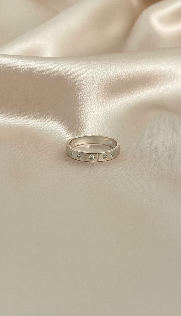 Anillo Alianza Zirconias Flush Dispersas Banda Ancha Lisa Talla 8