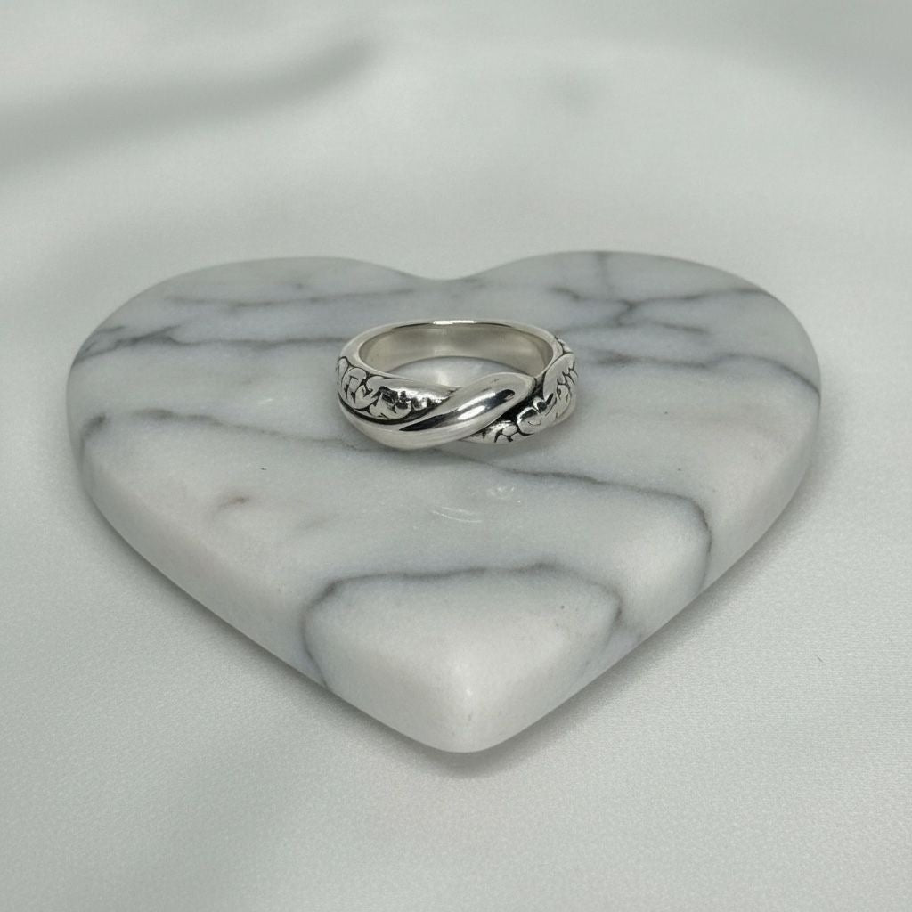 Anillo Banda Torcida Infinito Talla 9