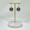 Aretes Colgantes Rosa en Relieve