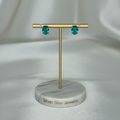 Aretes Topo Oval Esmeralda Verde en Garra