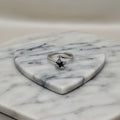 Anillo Flor Estrella Zirconia Negra Centro Abierto Talla 7.5