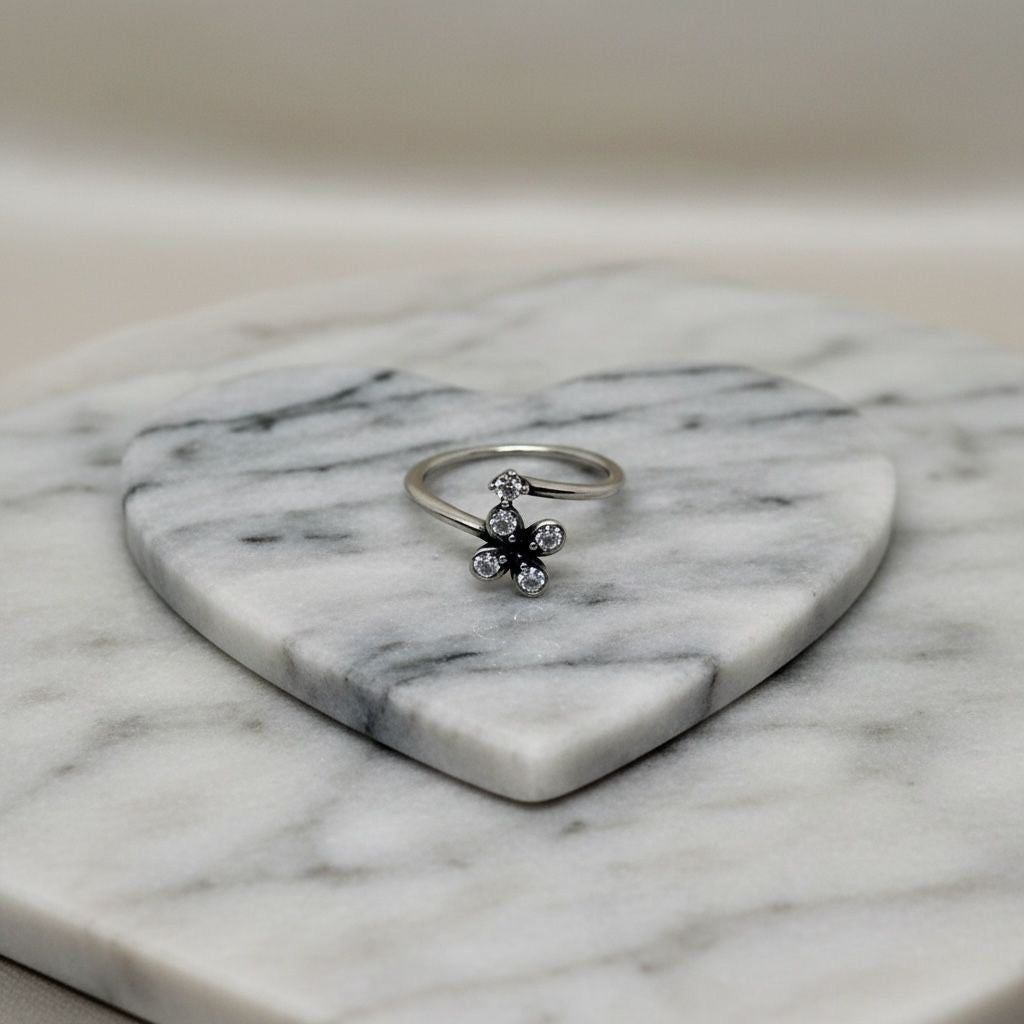 Anillo Flor Estrella Zirconia Negra Centro Abierto Talla 7.5
