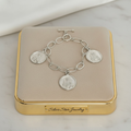 Pulsera Cadena Oval con Tres Medallones Religiosos