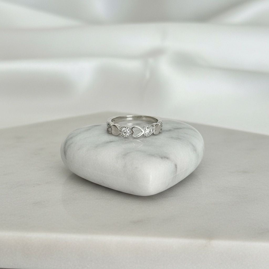 Anillo Banda Corazones Calados Doble Zirconia Halo Talla 7