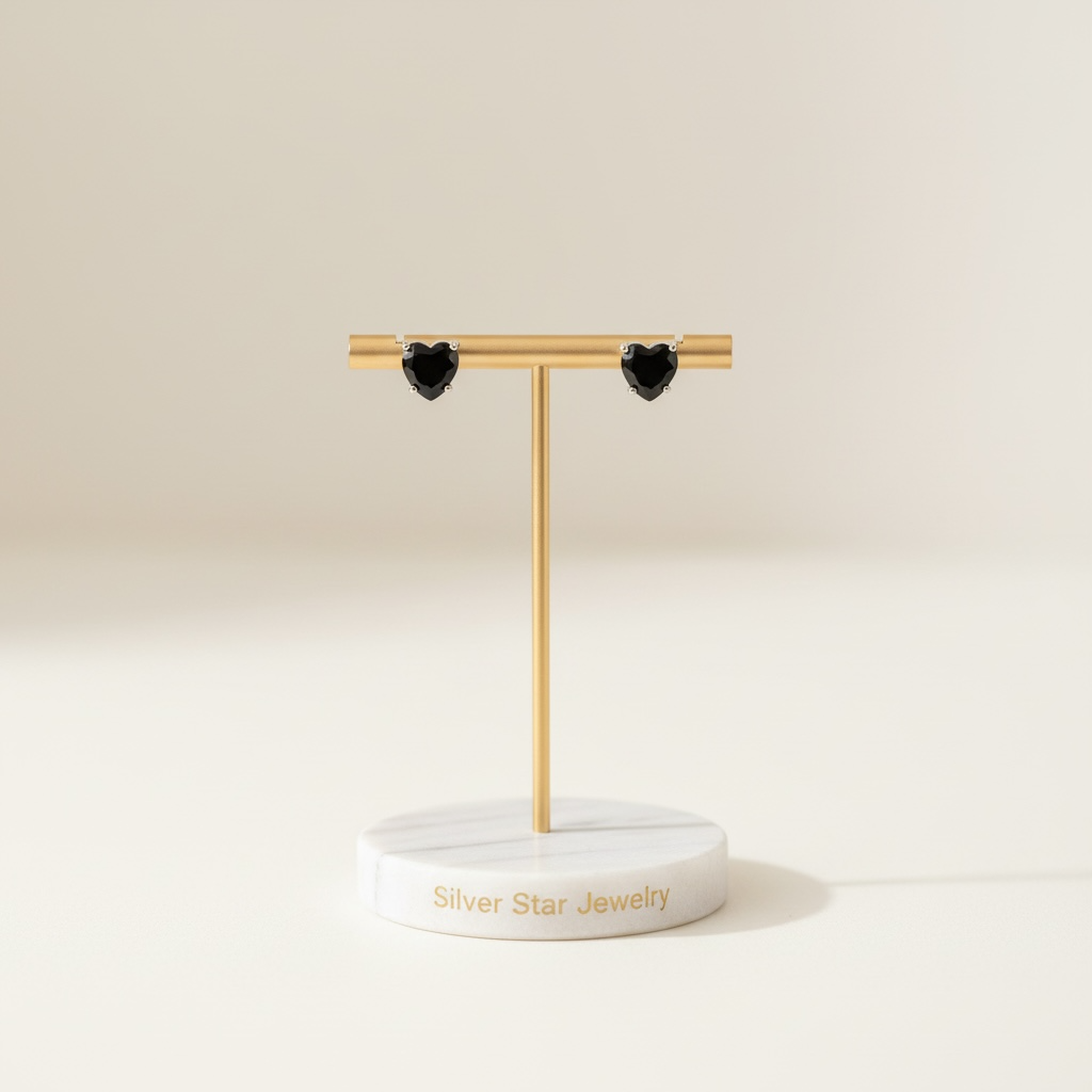 Aretes Topo Corazón Ónix Negro en Garra