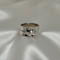 Anillo Banda Ancha Corazón 3D Liso Martillado Talla 7.5