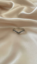 Anillo Chevron V Pavé Oxidado Zirconias Negras Vintage Talla 8