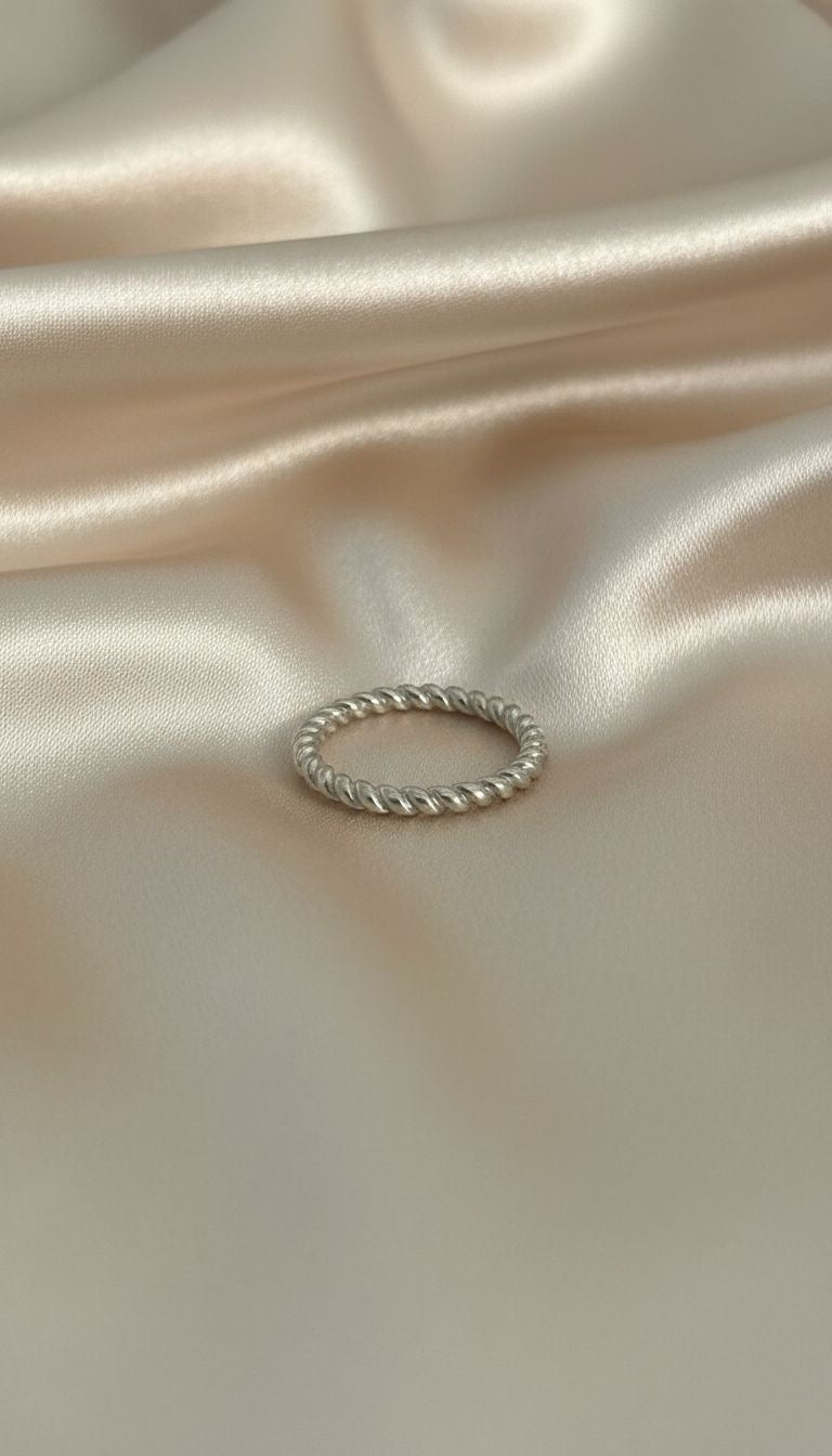 Anillo Argolla Fina Trenzada  Talla 8