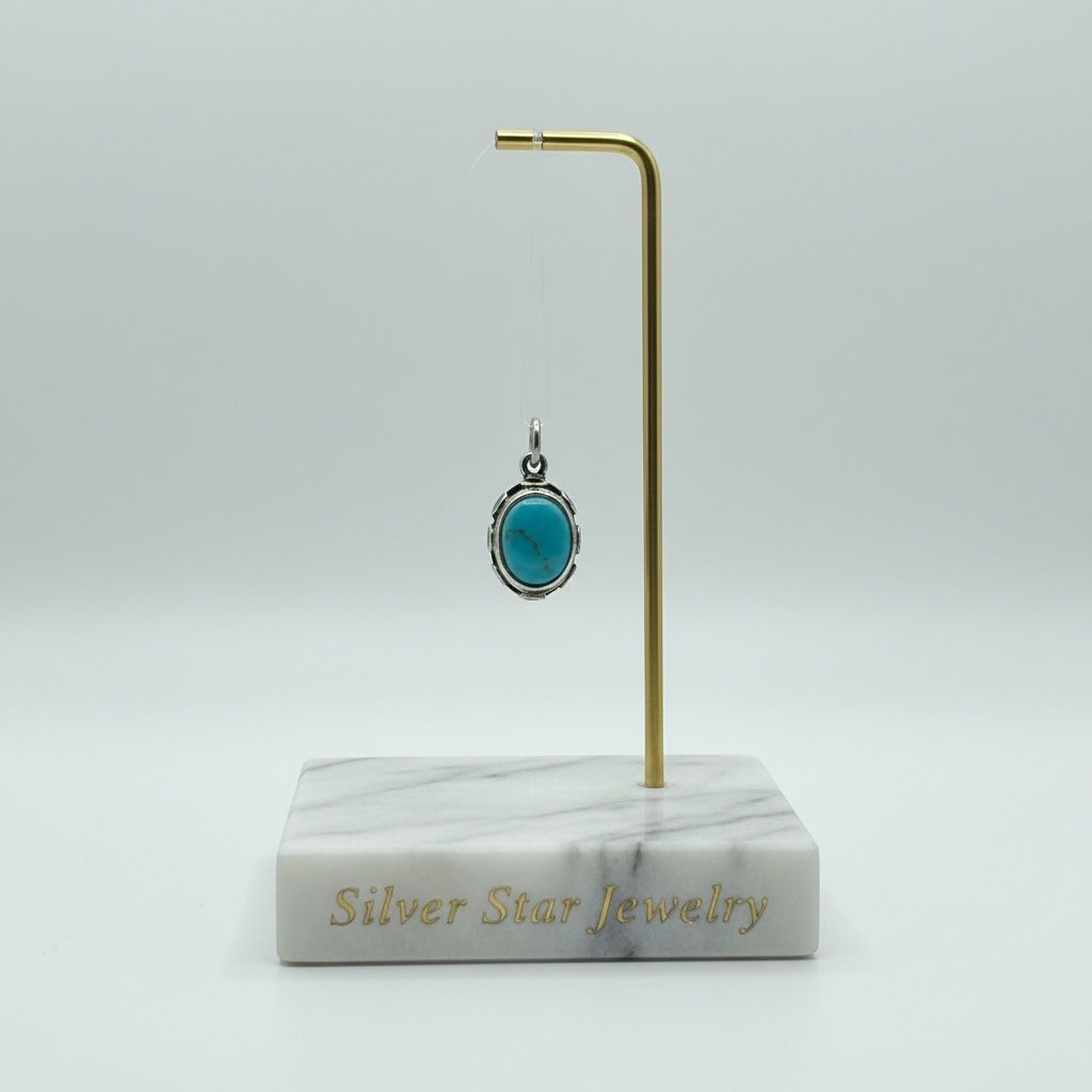 Dije Ovalado Doble Cara con Turquesa Cabochon y Volutas Grabadas